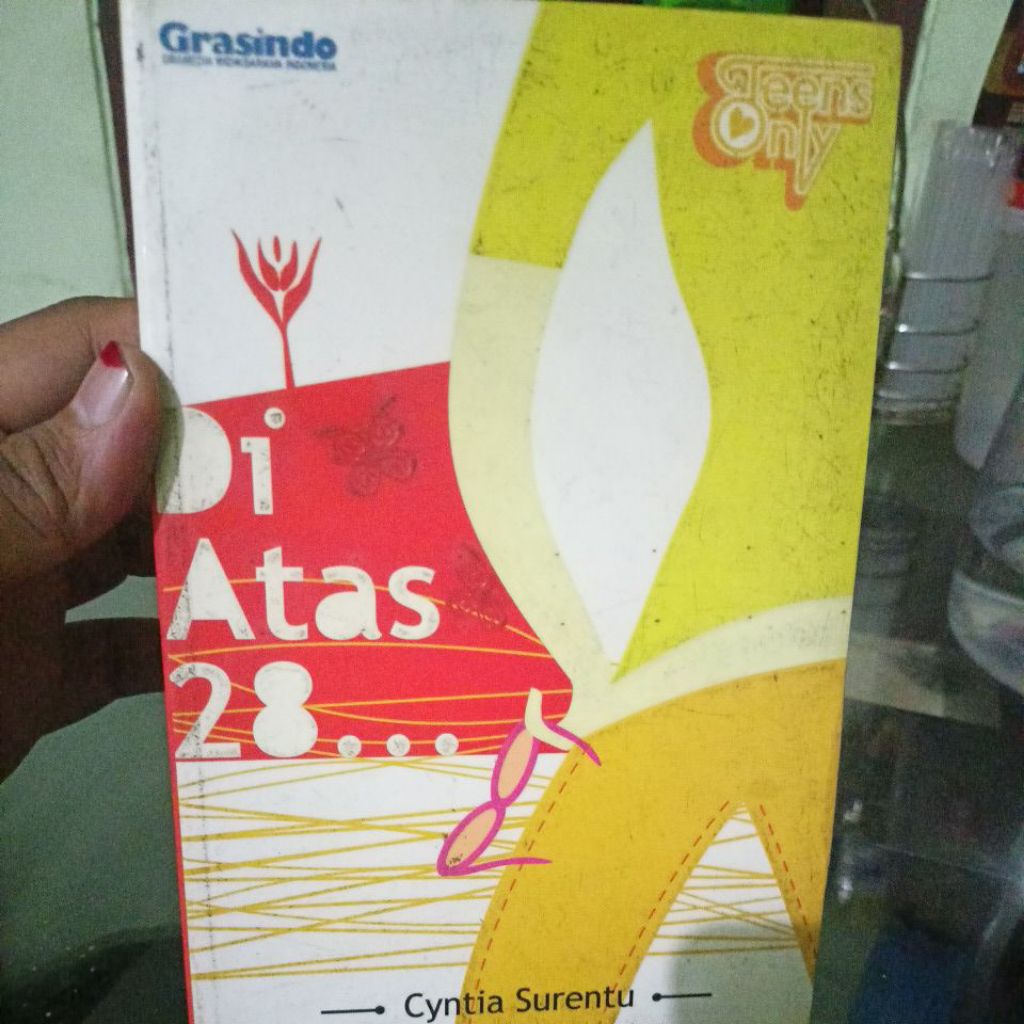 

buku Di atas 28 Cyntia Surentu