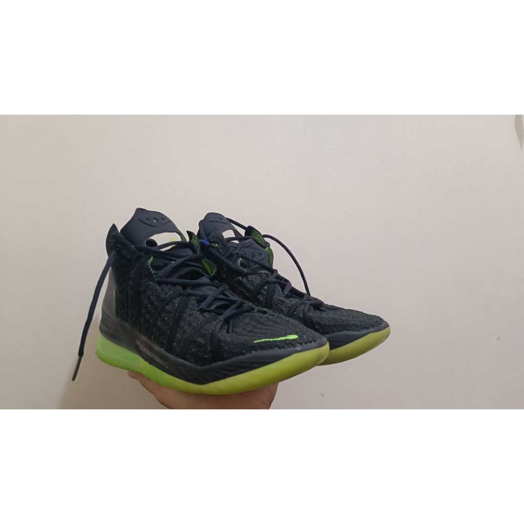 sepatu basket nike