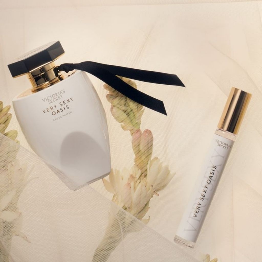 VS VERY SEXY OASIS SERIES TUBULAR CACTUS FLOWER BERGAMOT CITRUS ZEST WHITE FREESIA GREEN PALM LEAVES