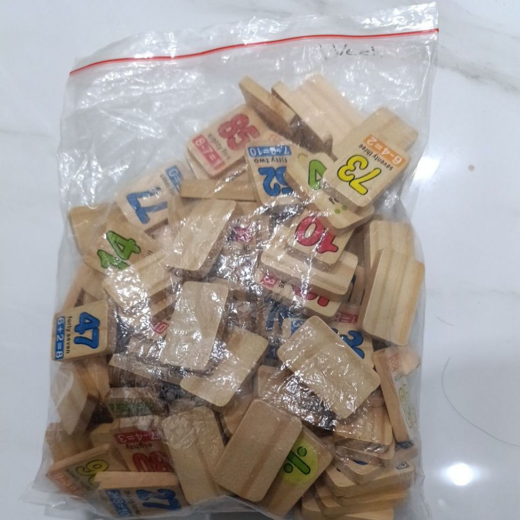 Mainan edukasi abjad
