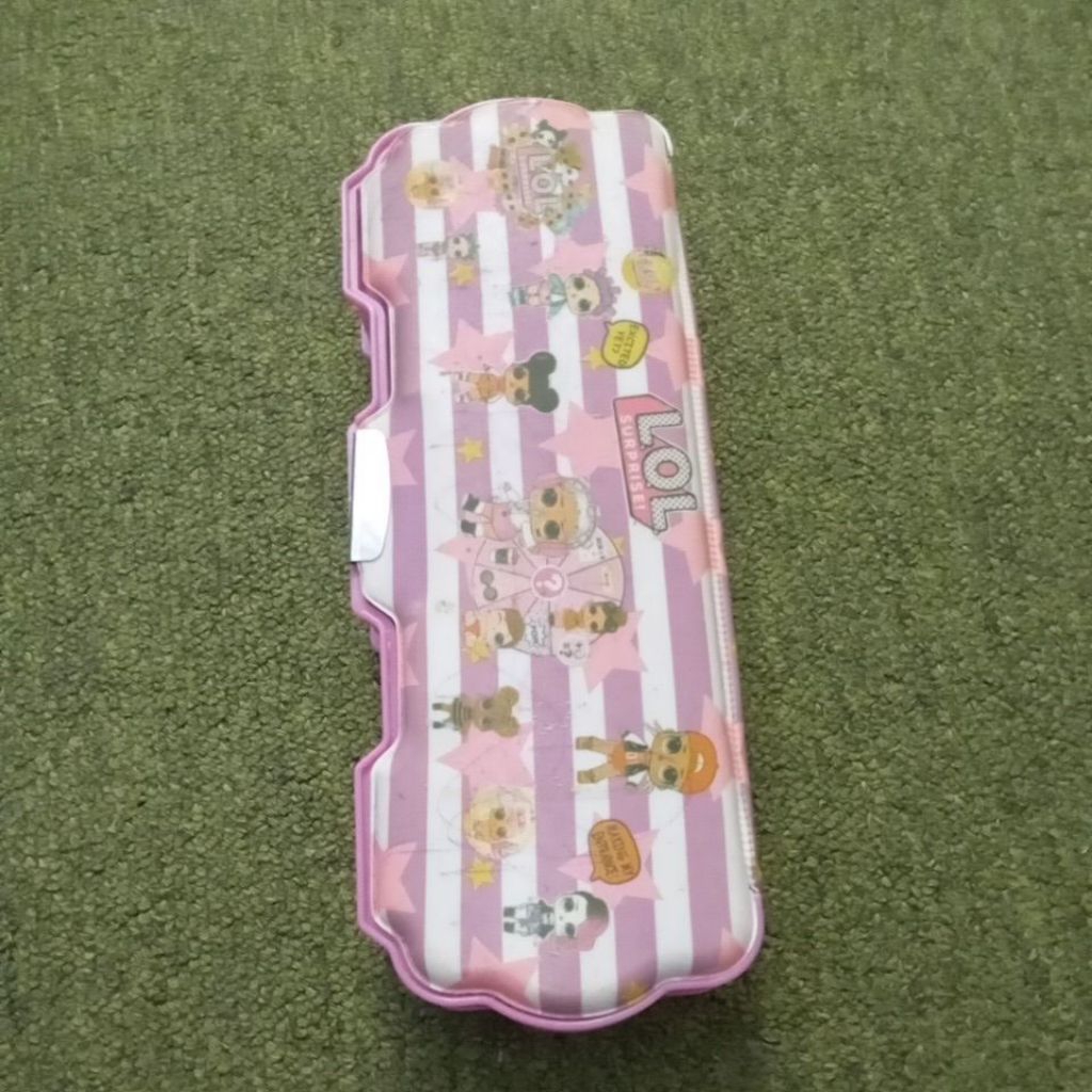 

TSY TEMPAT PENSIL PERLENGKAPAN SEKOLAH