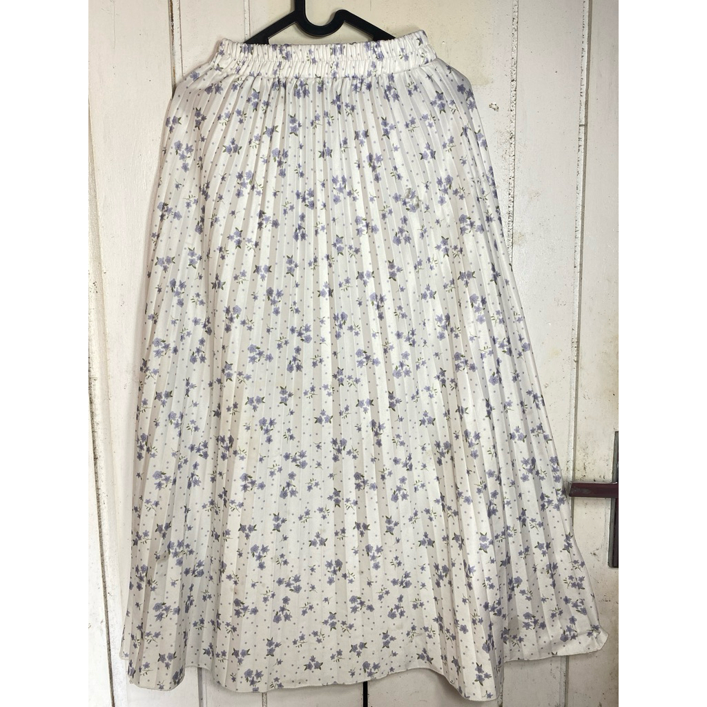 ROK PUTIH PLISKET KOREAN STYLE/preloved/thrift