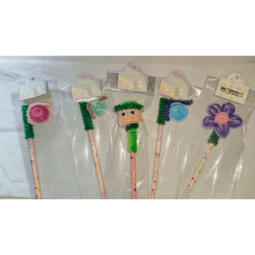 

Aksesoris Pensil Kawat Bulu