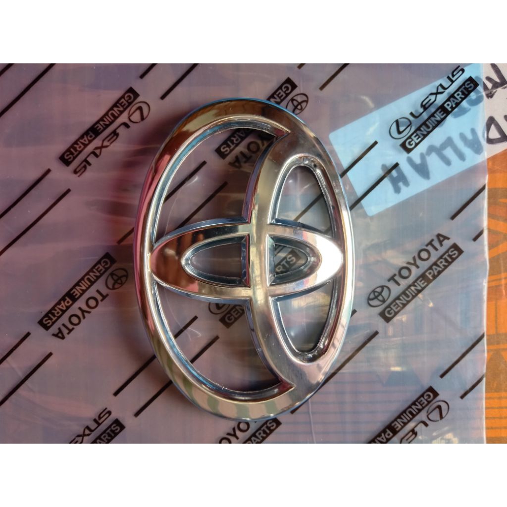 emblem logo depan Avanza VVT-i lama original