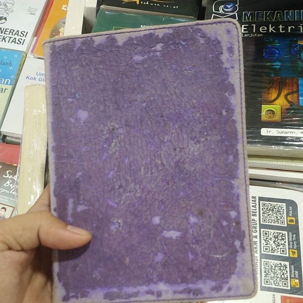 buku holy Bible the message // remix the bible in contemporary language originall