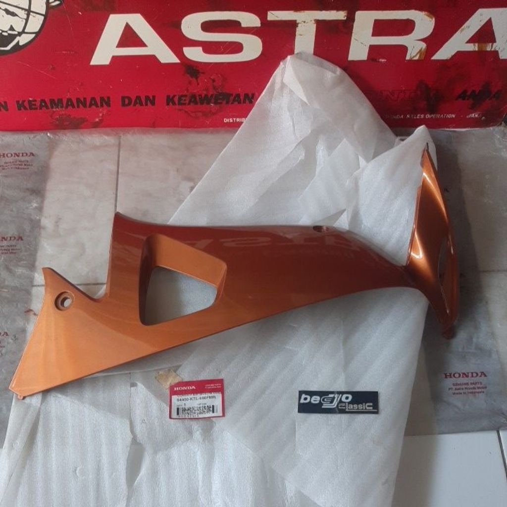 sayap dalam legsil legshield dalam kanan orange HONDA SUPRA FIT NEW ORI ORIGINAL AHM ASTRA 64440-KTL