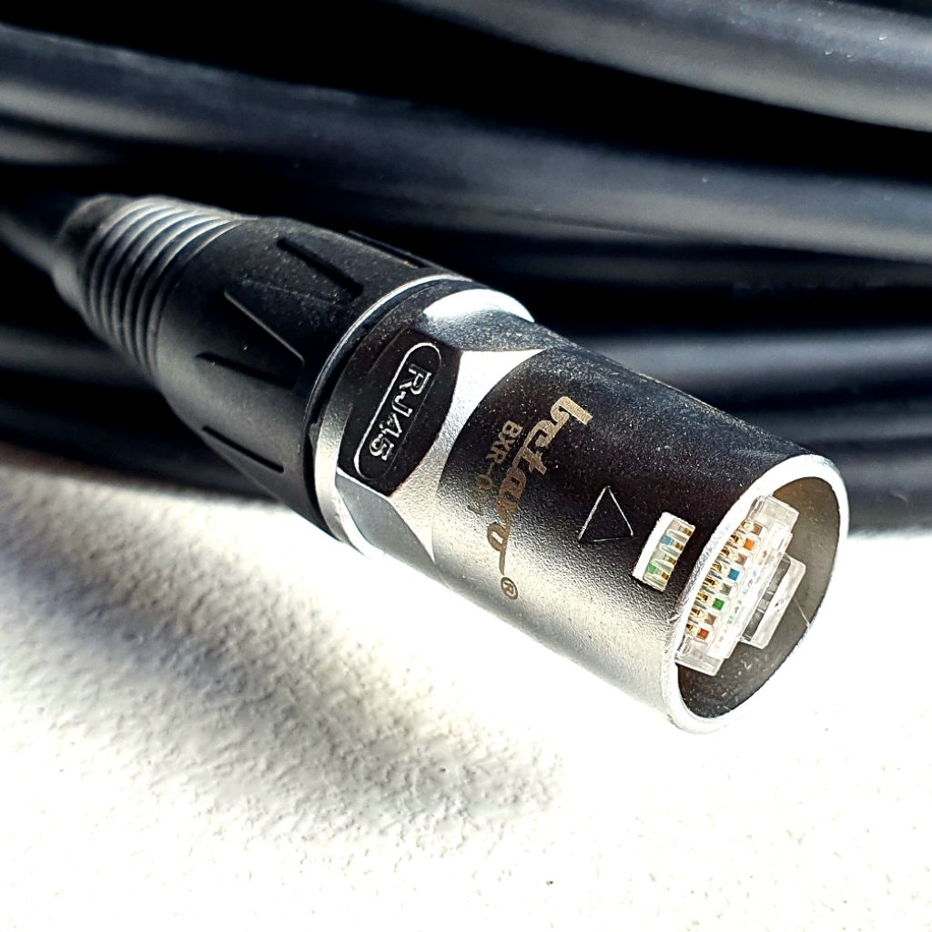 Kabel snake digital atau analog 4 ch lentur, CAT6A warna hitam dengan ujung kepala konektor EtherCON