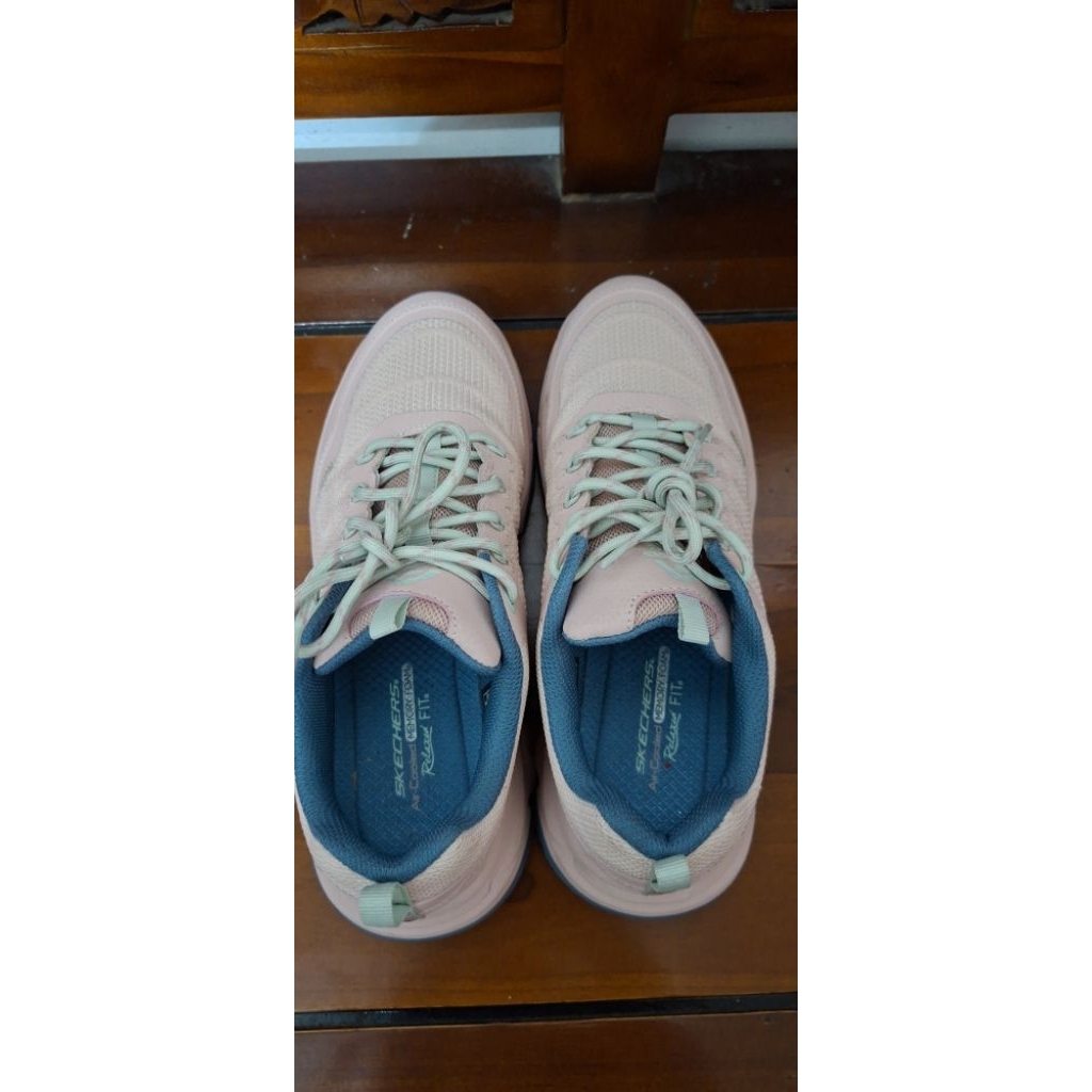 sepatu sneakers lari olahraga skechers