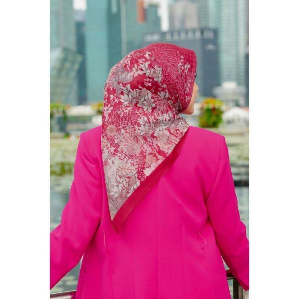 Preloved Buttonscarves Singapore Tropical VVGC