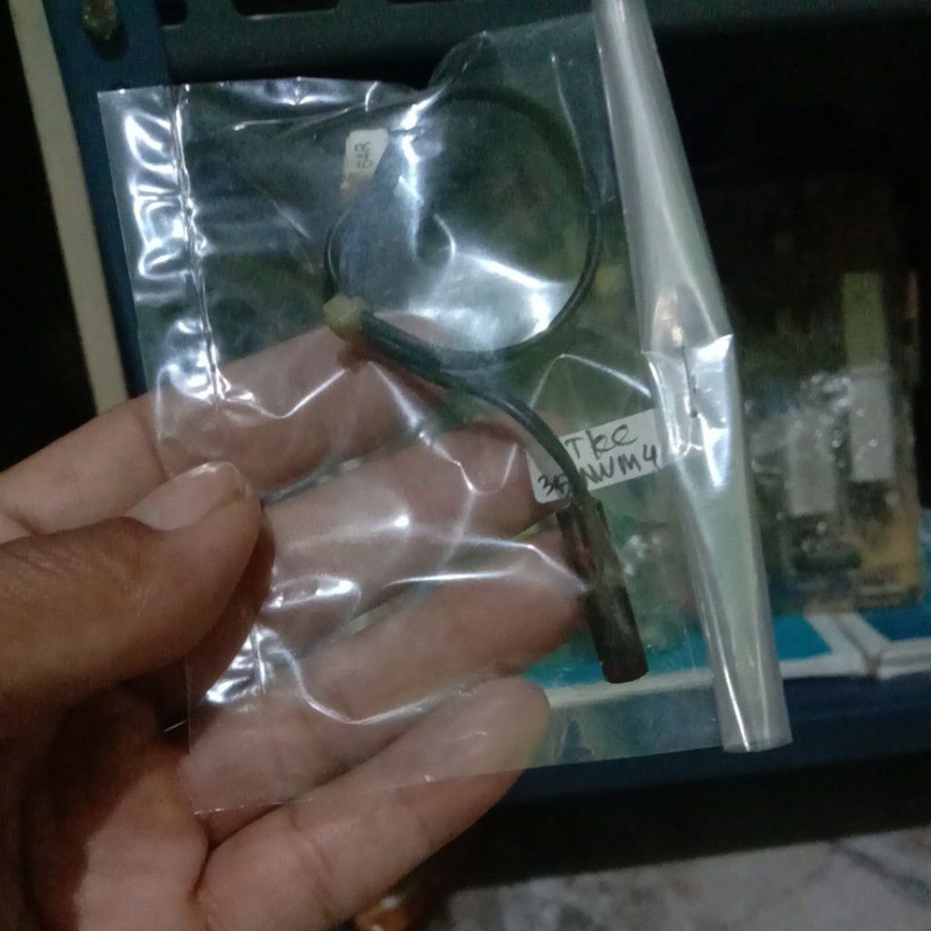 Thermis indoor AC merk Daikin model FTKC15PVM4 FTKC25NVM4 FTKC35PVM4 FTKC20NVM4