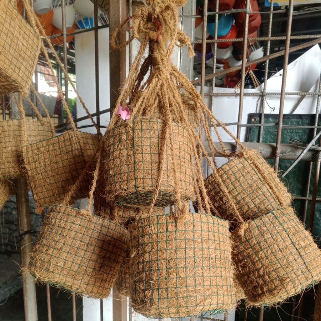 Pot anggrek gantung sabut kelapa/pot sabut gantung