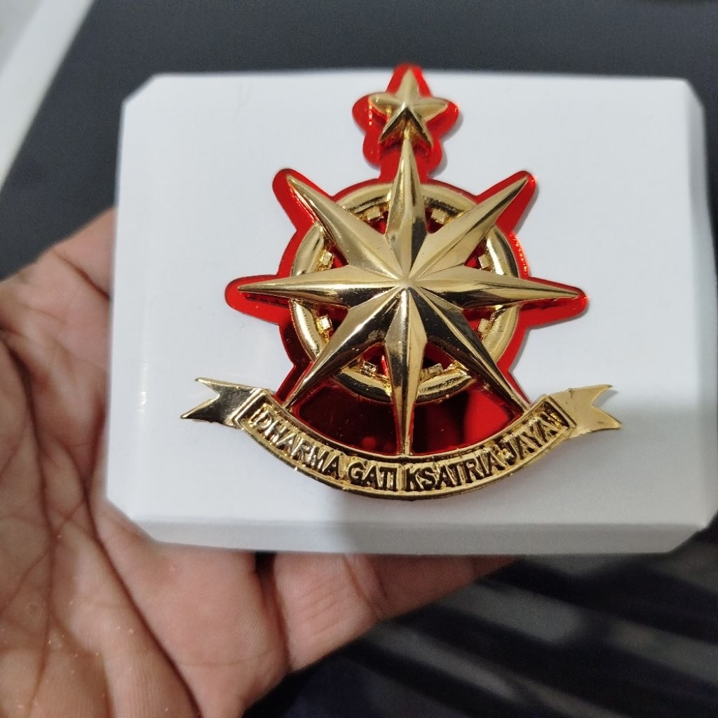 emblem baret bekang dasar mika akrilik