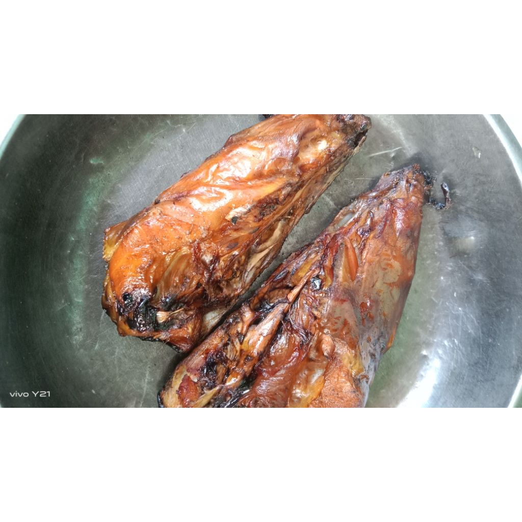 

kepala ikan lele asap#kepala ikan lele asap 250 gram isi 2biji #kepala ikan lele enak halal khas pasuruan pesisir