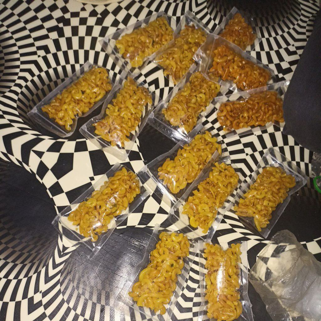 

MAKARONI/MIE GULUNG/KERUPUK/SOSIS KERING