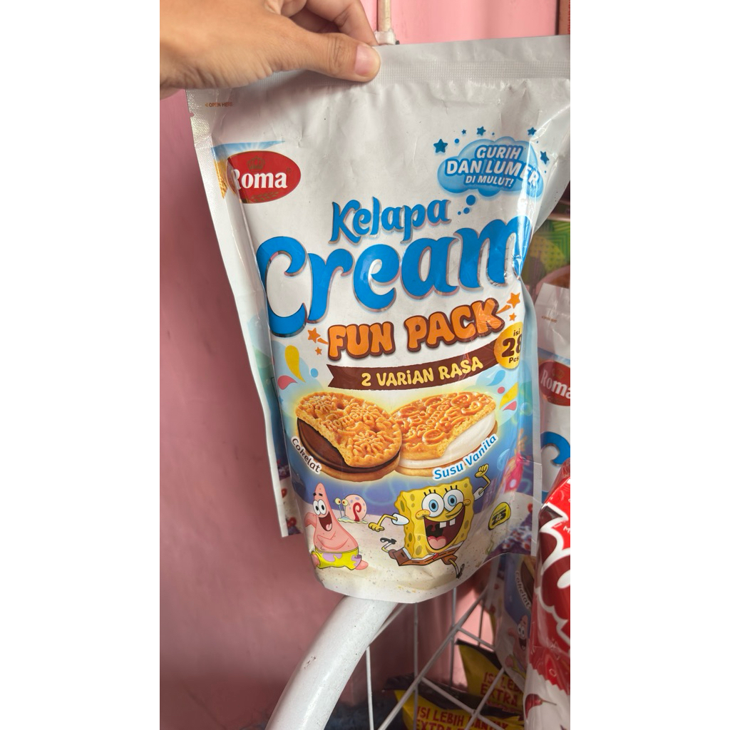 

roma kelapa cream pouch