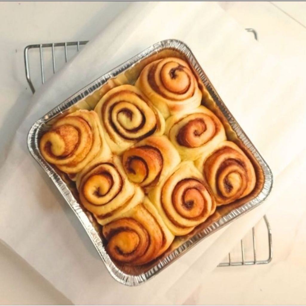 

CINNAMON BUN VANILLA CREAM CHEESE - ISI 9 (20x20 cm)