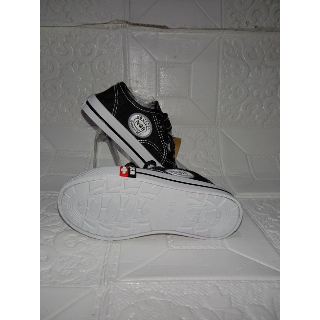 SEPATU SEKOLAH SEPATU ANAK SEPATU NB SEPATU PERKAT SEPATU NB TERBARU SEPATU TERMURAH SEPATU NB HITAM