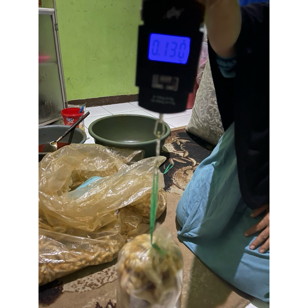 

kerupuk gurilem pedas / 3Bungkus