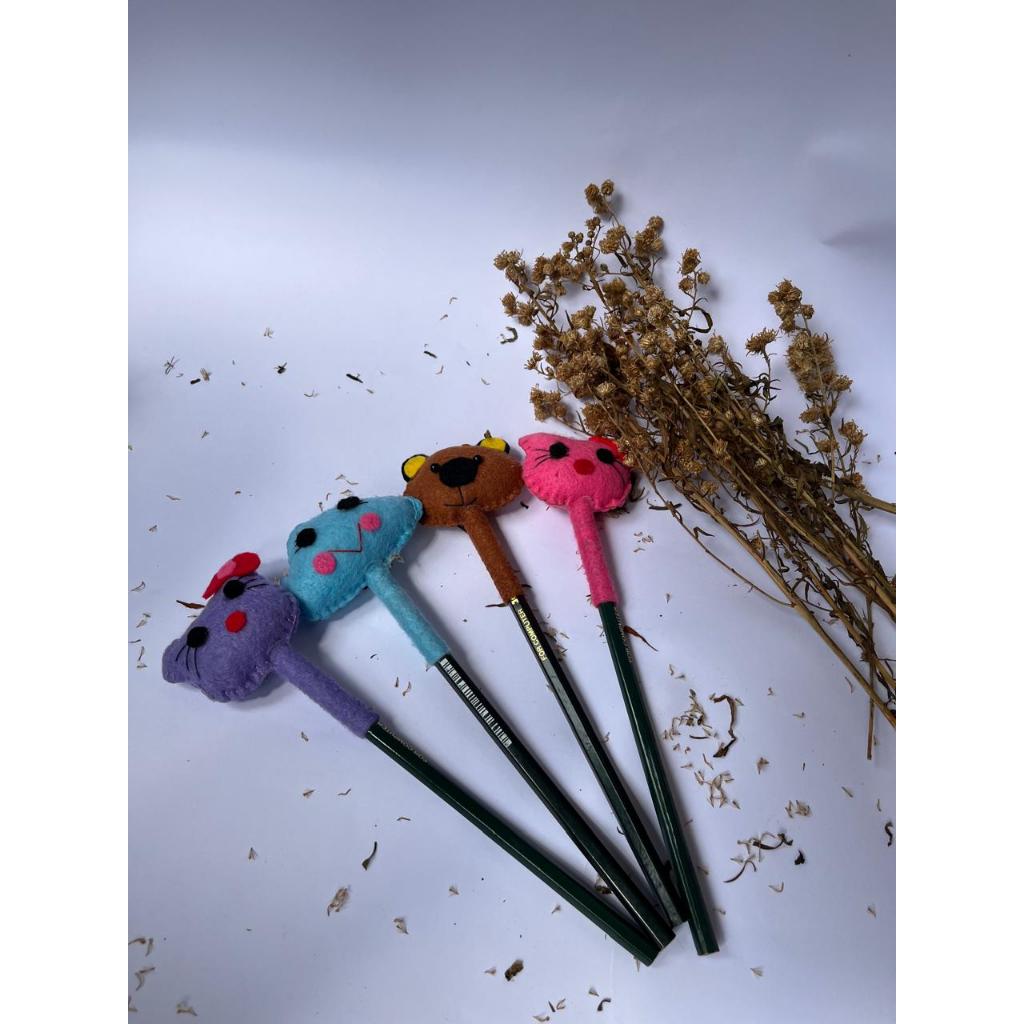 

Pensil Hias Karakter Kain Flannel