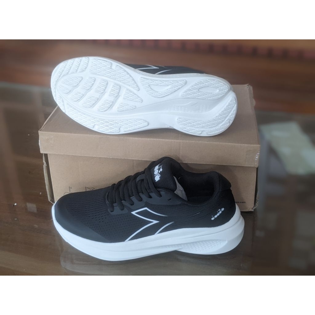 sepatu running DIADORA MURDOCK size 39