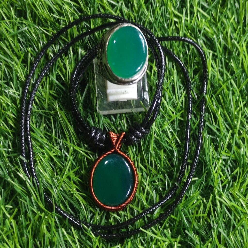 paket lengkap cincin batu akik dan kalung wire wrapping Yaman akhdor Yaman hijau.