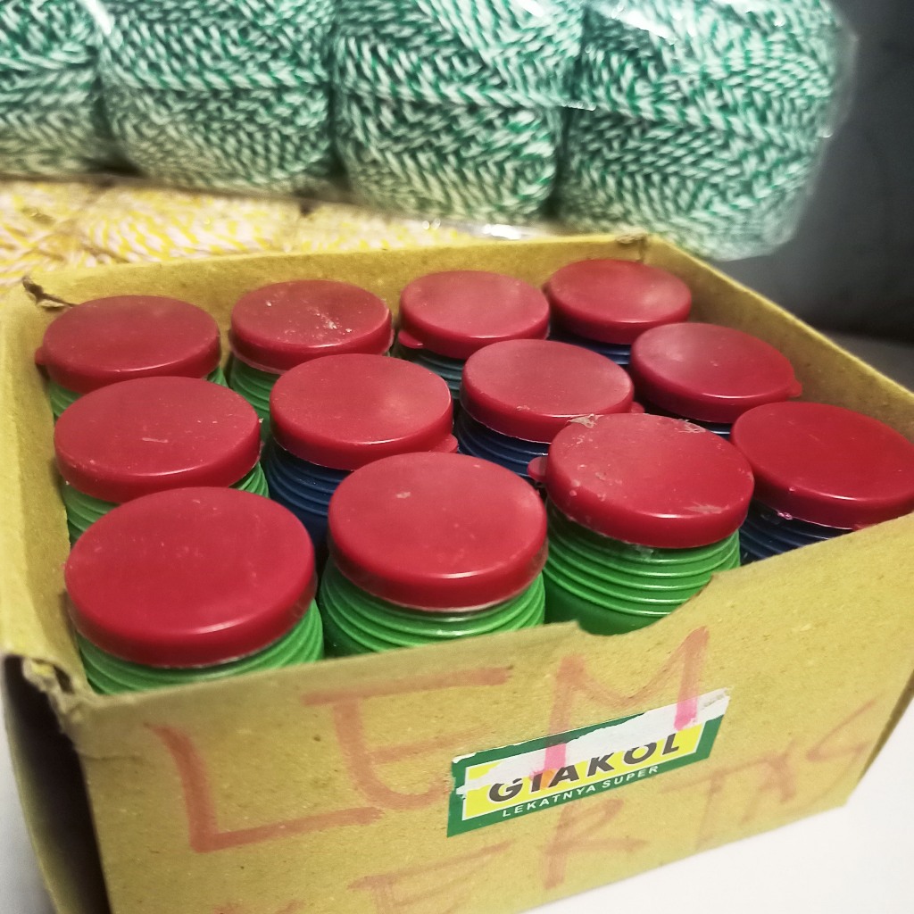 

LEM KERTAS/LEM COLEK