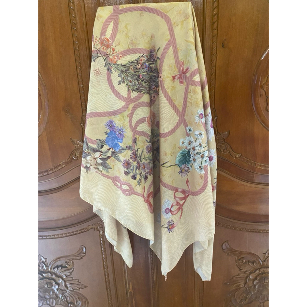 PRELOVED SCARF RIA MIRANDA