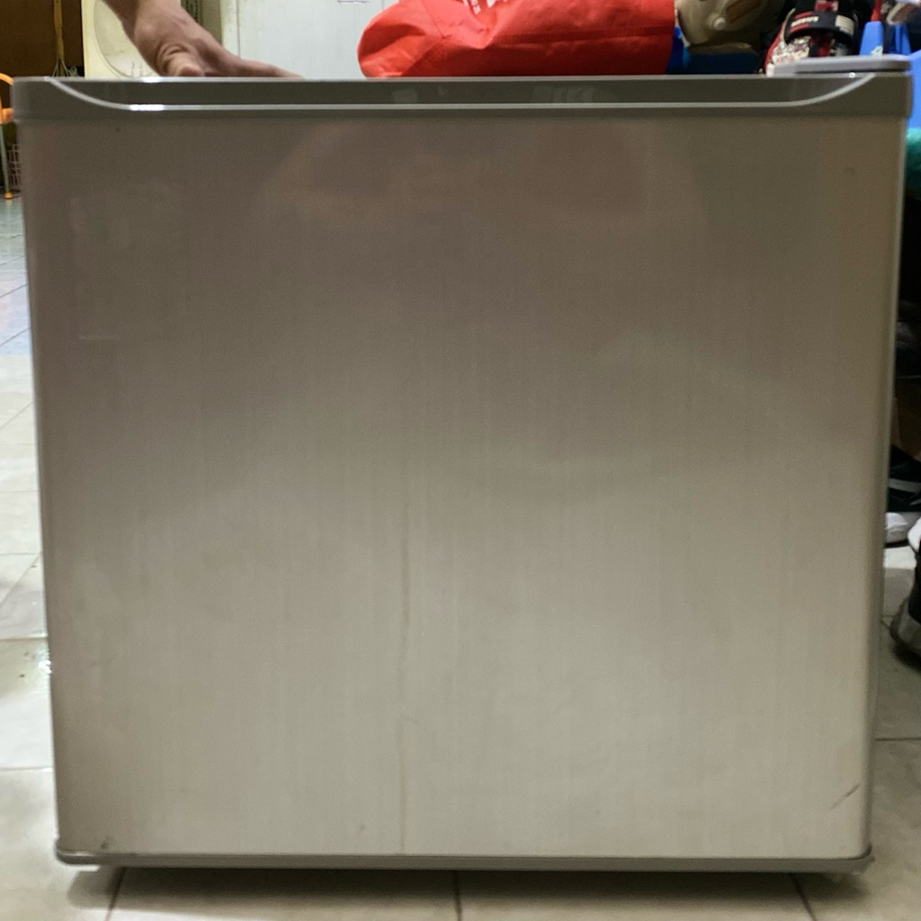 KULKAS MINI AQUA BEKAS/ PRELOVED SURABAYA