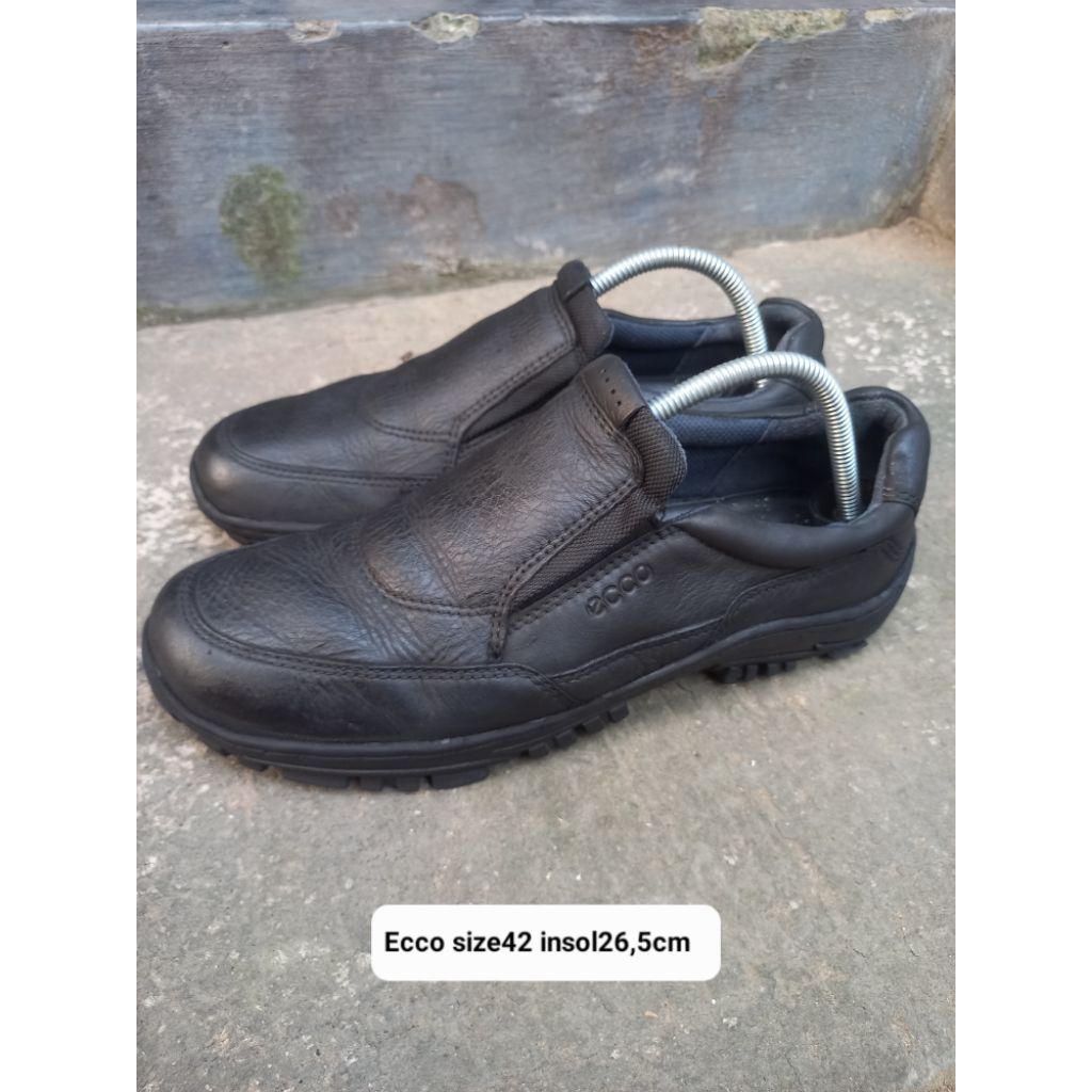 sepatu slip on pria kulit merk Ecco size41 insol26,5cm ful black