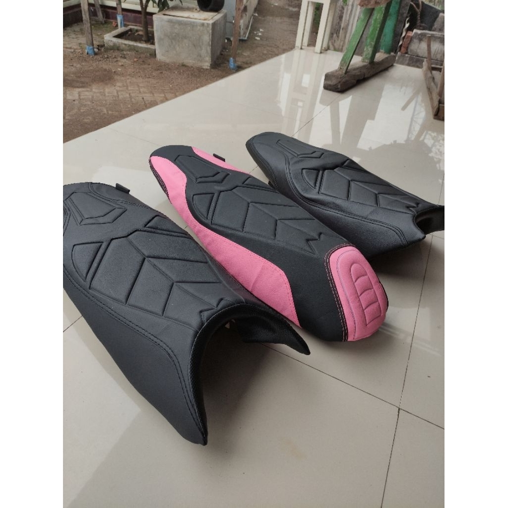 DISKON KULIT JOK MOTOR VIXION CBR150R TIGER VERZA MEGAPRO SATRIA INSTAN PAKAI KARET PEREKAT ANTI
