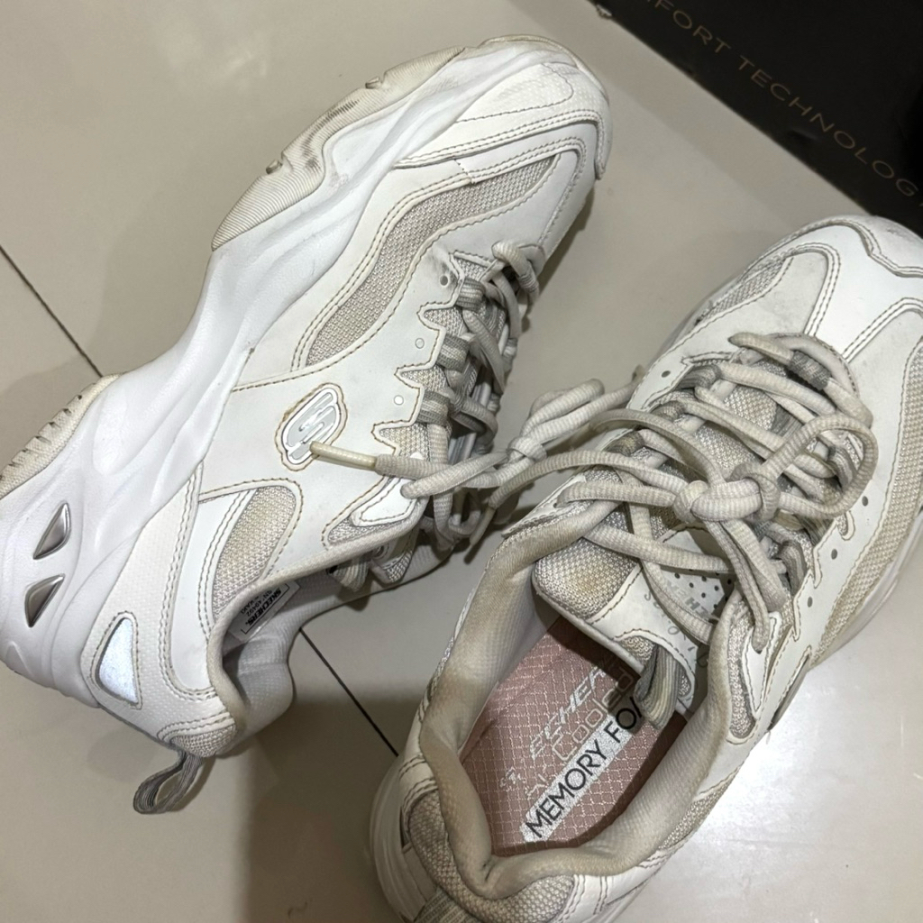 PRELOVED Skechers D'Lites 5.0 Women's