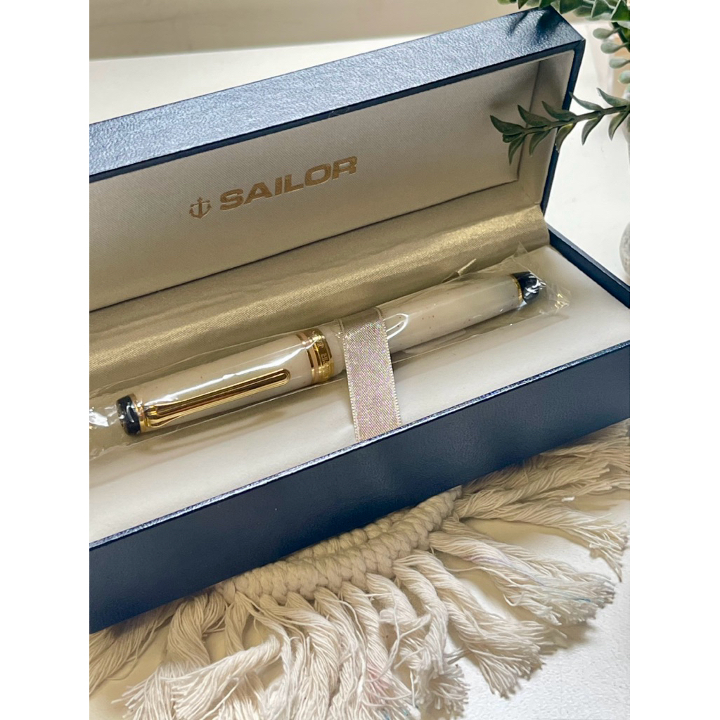 

SailorProGearSlimYukistubaki14Kgoldnib