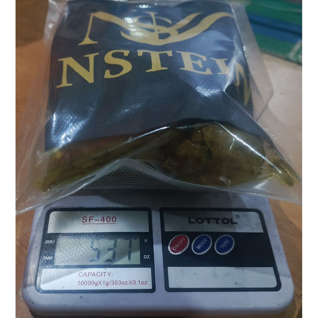 

Bebek ungkep Sambal Matah Premium satu ekor kemasan vakum