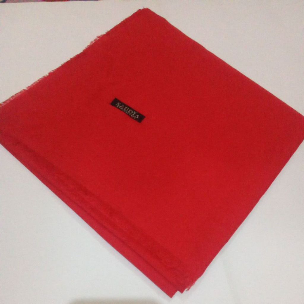 Jilbab segiempat Saudia rawis merah