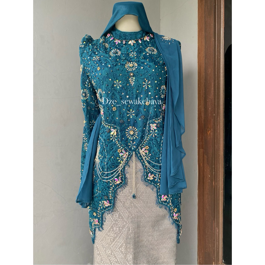 sewa kebaya emerald blue