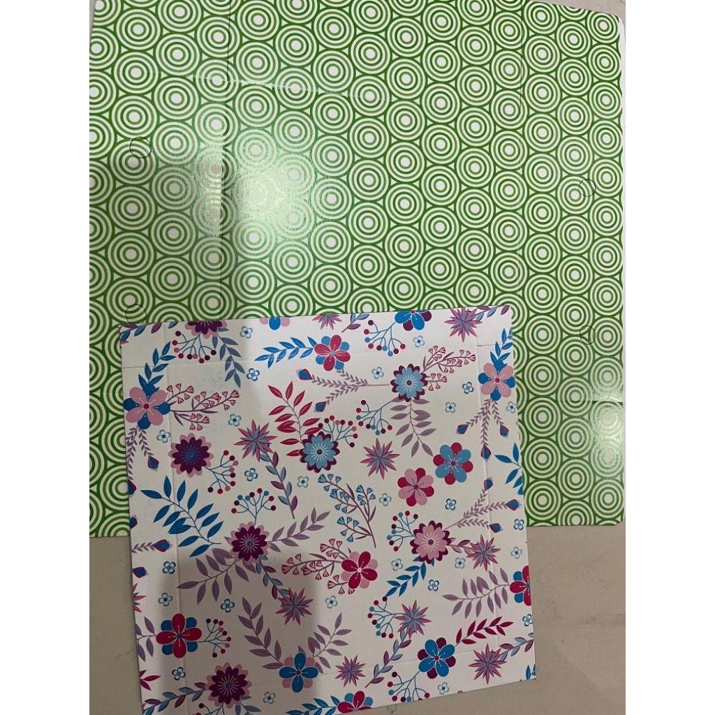 

Dus Motif ukuran 18 x 18