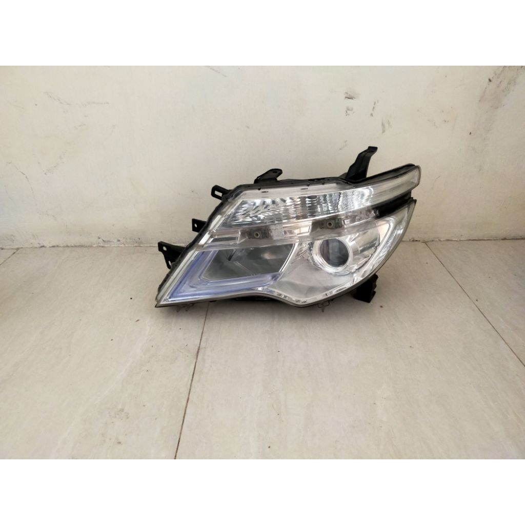 headlamp Serena c26 Nissan serena