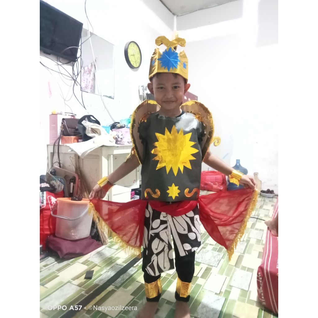 kostum daur ulang gatot kaca tanpa selendang dan sambong batik