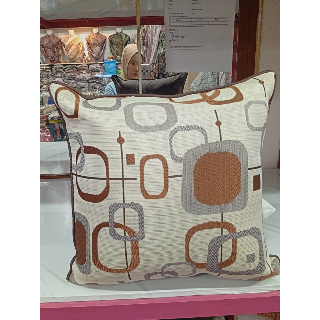 Sarung Bantal Sofa Motif Kotak Coklat Minimalis Modern 40x40 Satu Set Taplak 35x38