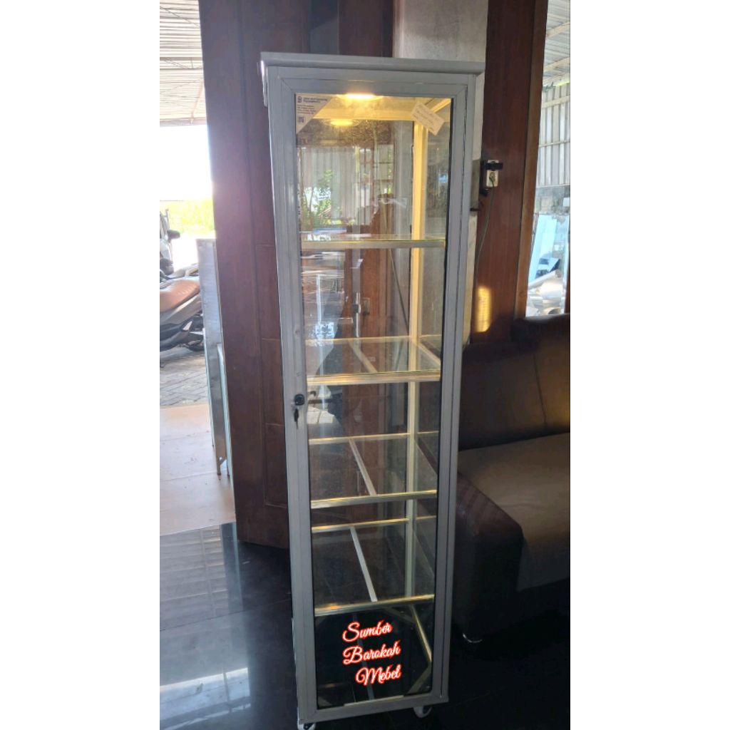 LEMARI HIAS / LEMARI TAS / LEMARI BONEKA / LEMARI DISPLAY/ LEMARI HELM / LEMARI KACA PAJANGAN + LAMP