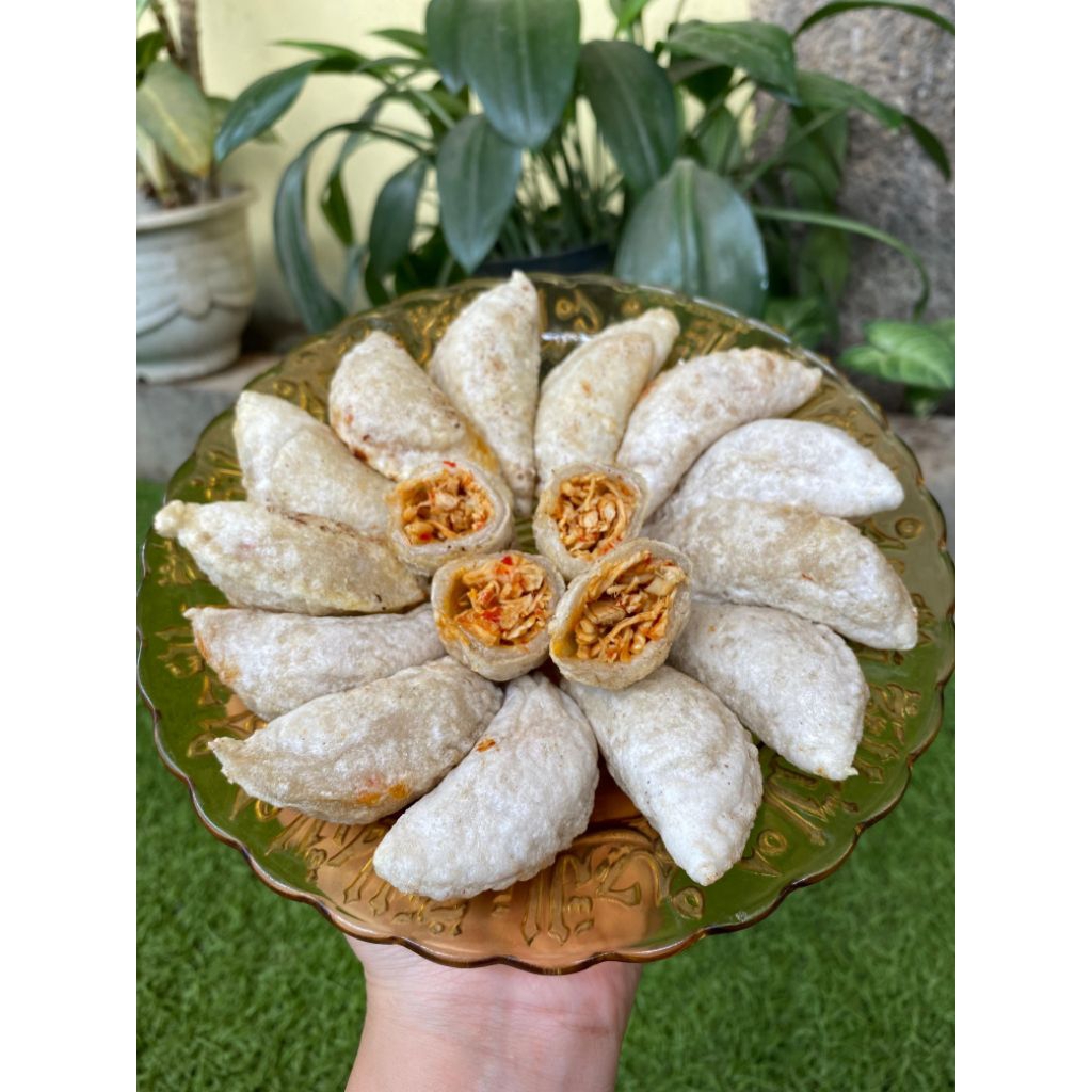 

cireng isi ayam suir pedas isi (10pcs)