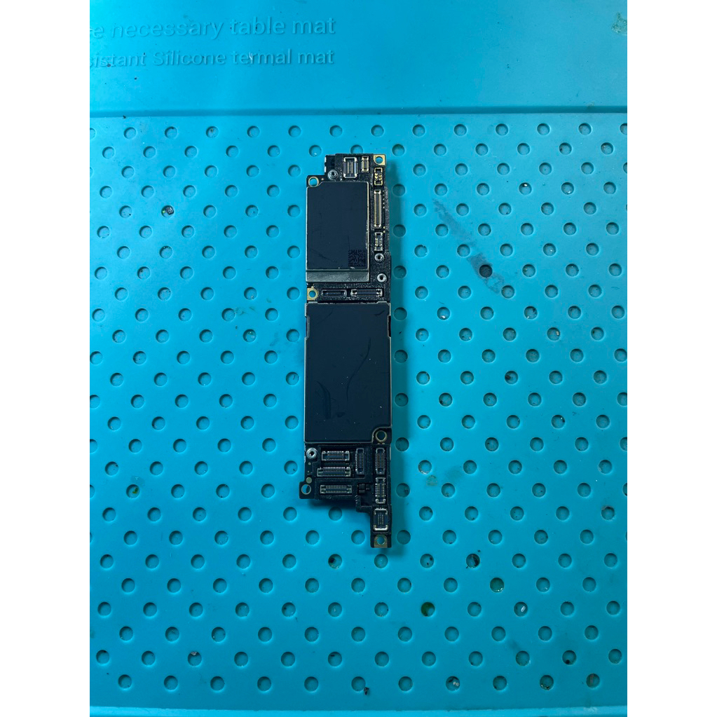 MESIN IPhone XR Hidup Lock ICloud