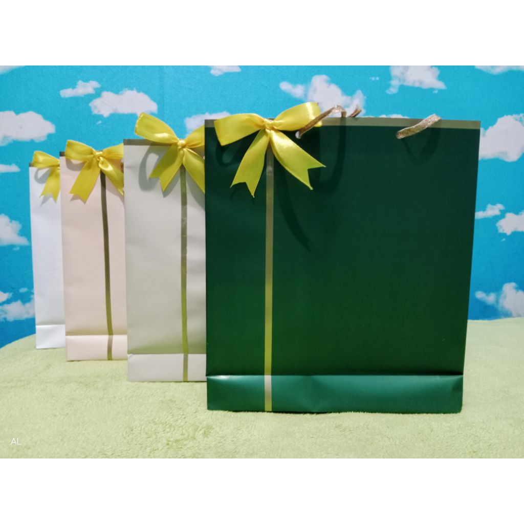 

Paper Bag dilengkapi Pita/Paper Bag cantik/Paper bag unik