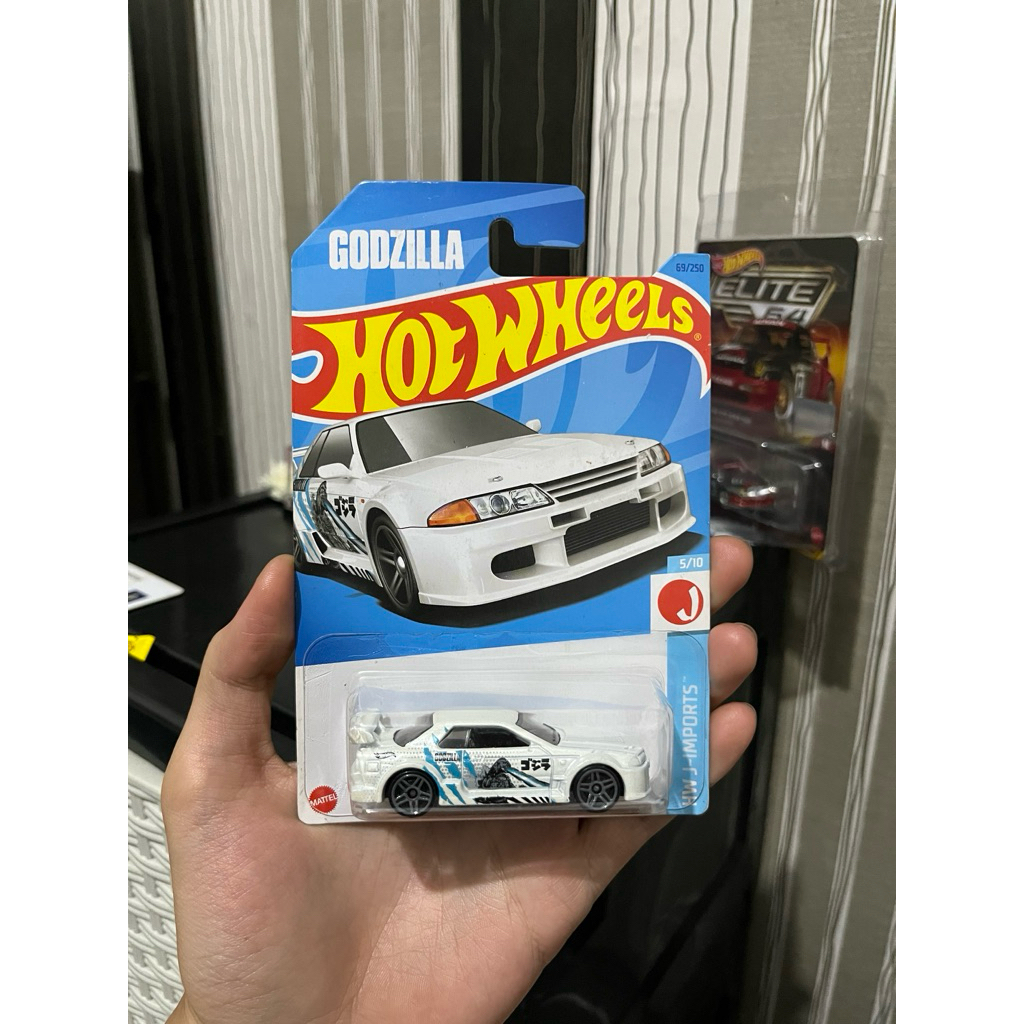 Hot Wheels R32 Godzilla RARE