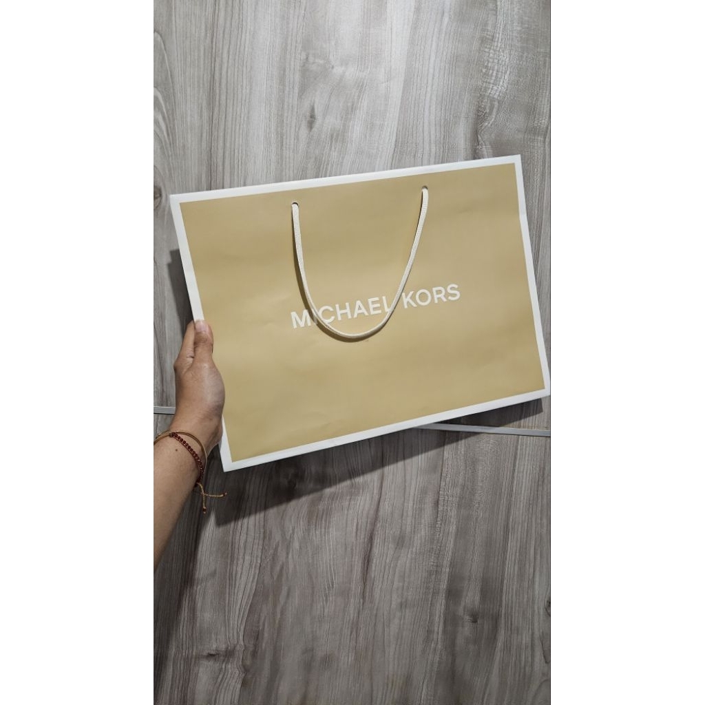 

Preloved paperbag MK medium