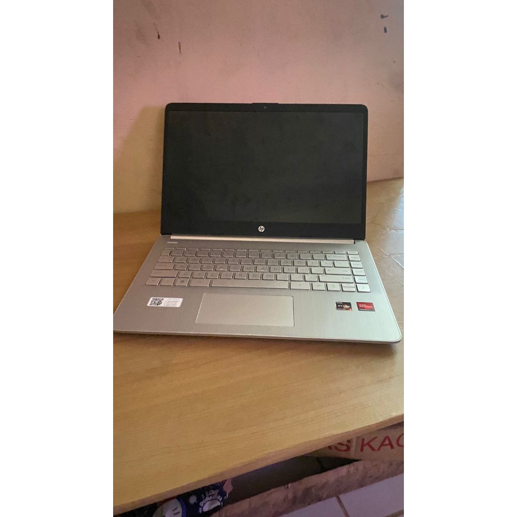 Laptop second HP 14s FQ1135AU Ryzen 5 5500u 8 GB 512ssd W11+OHS 14.0FHD IPS