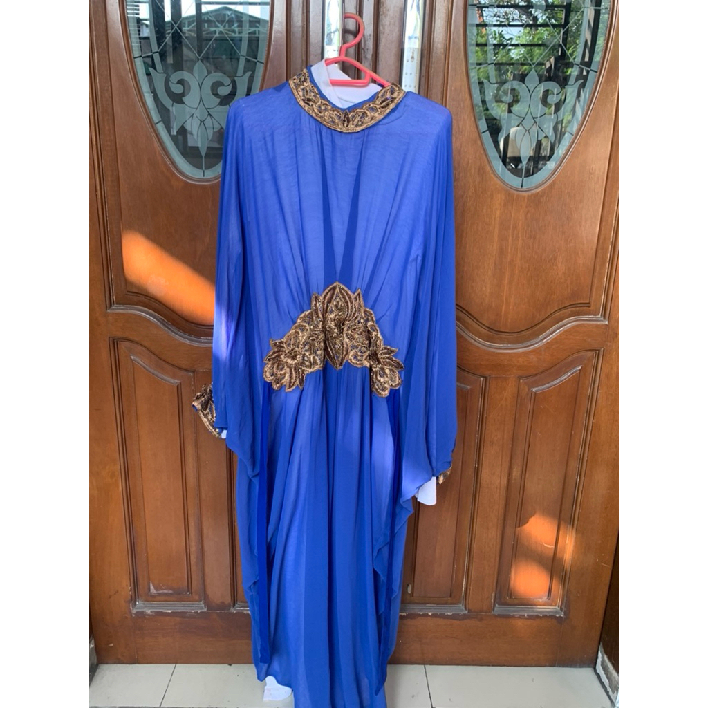 kaftan biru dan manset putih panjang (preloved)