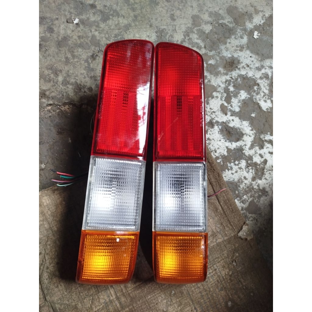 LAMPU BELAKANG CARRY FUTURA ORIGINAL, LAMPU REM SUZUKI CARRY FUTURA, STOP REM FUTURA