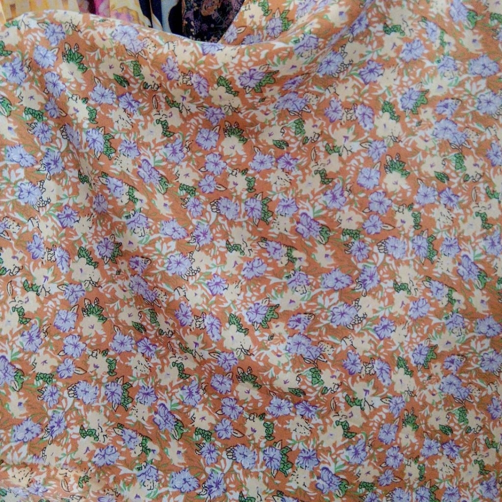 Kain Wolfis Motif Bunga Kecil – Bahan Adem, Jatuh, Tidak Menerawang – Lebar 150cm mt