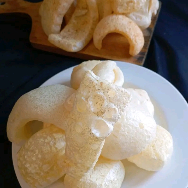 

Ygshop17 Kerupuk Kulit Asli Sapi 200400 Gram Camilan Khas Nusantara Pedas & Original